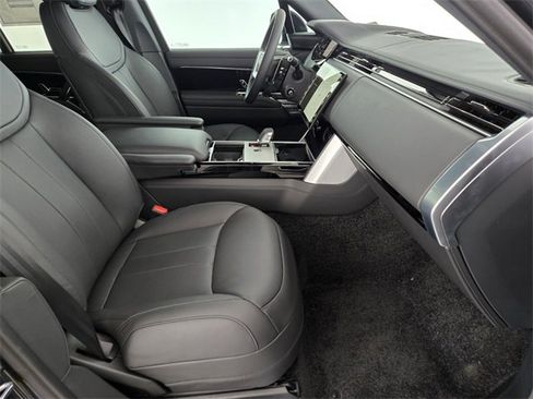 New 2025 Land Rover Range Rover SE image 3