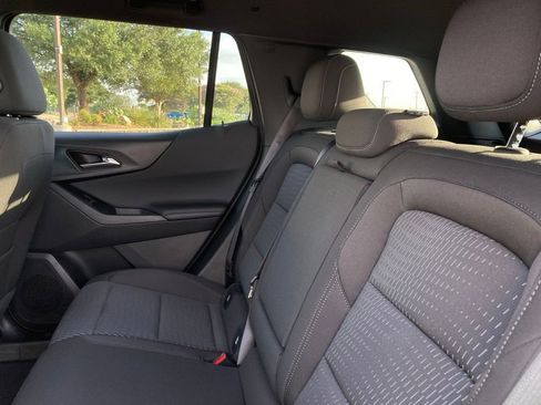 Used 2026 Chevrolet Equinox LT w/ Safety and Technology Package FWD image 9