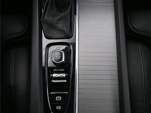 Used 2019 Volvo XC60 T5 Inscription w/ Protection Package Premier image 10