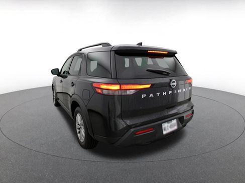 Used 2025 Nissan Pathfinder SV FWD image 8