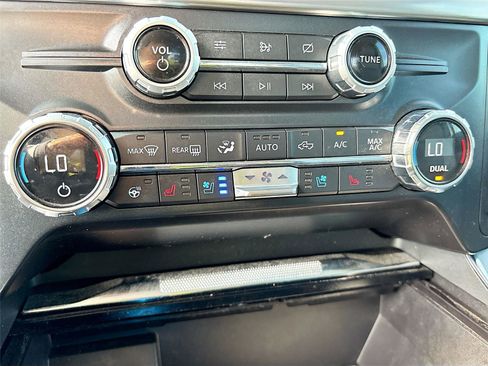 Used 2021 Ford F150 Lariat w/ Equipment Group 502A High image 17