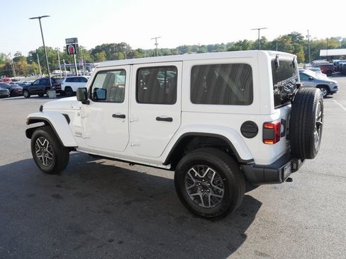 Used 2024 Jeep Wrangler Sahara w/ Technology Group image 11