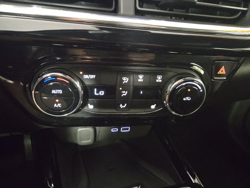 Certified 2025 Chevrolet Trax RS w/ Sunroof Package FWD image 25