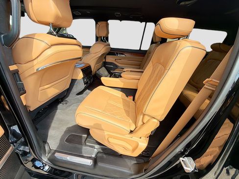 Used 2022 Jeep Grand Wagoneer Series III image 23