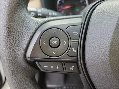 Used 2020 Toyota RAV4 XLE image 33