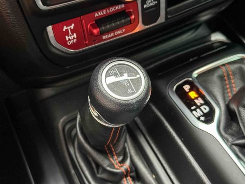 Used 2021 Jeep Gladiator Mojave AWD/4WD image 35