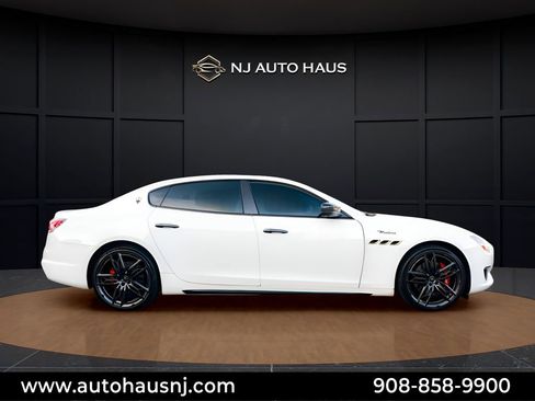 Used 2022 Maserati Quattroporte Modena RWD image 9