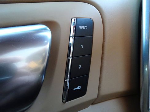 Used 2015 Porsche Cayenne S image 23