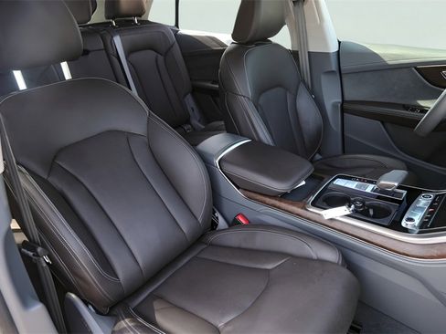 Used 2024 Audi Q8 Prestige image 34