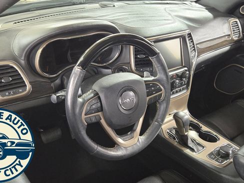 Used 2017 Jeep Grand Cherokee Overland AWD/4WD image 11