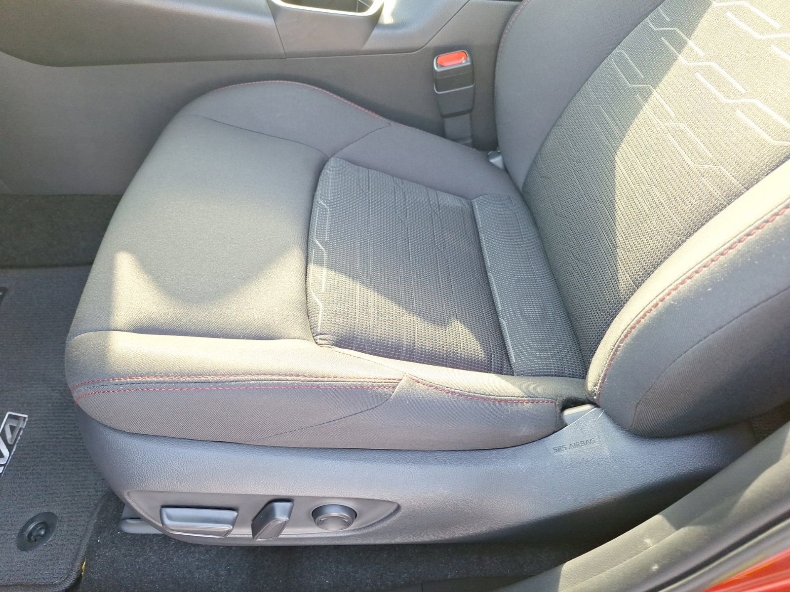 Used 2024 Toyota RAV4 SE w/ Weather & Moonroof Package AWD/4WD image 17
