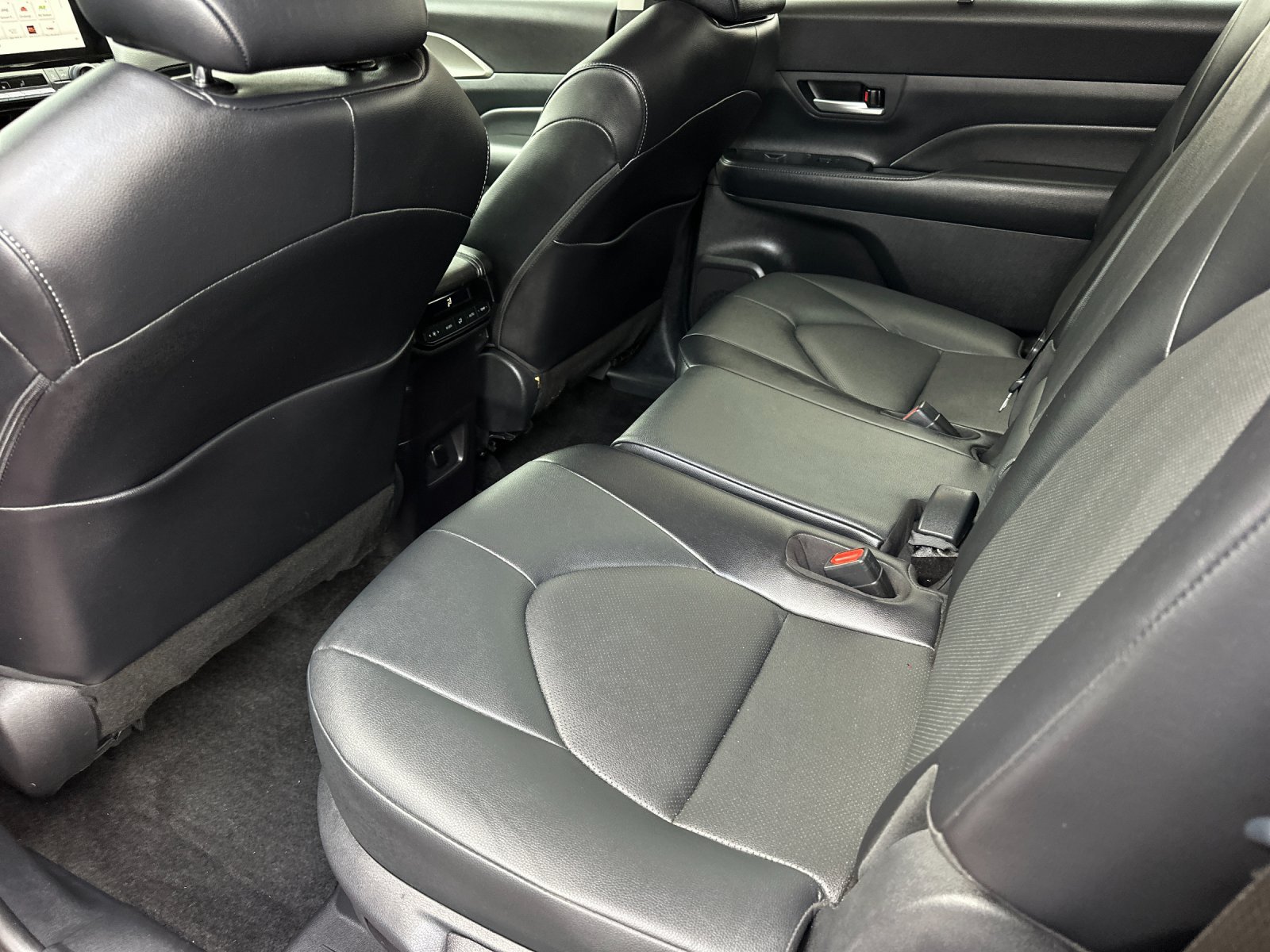 Used 2024 Toyota Grand Highlander AWD image 11