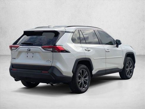 Used 2022 Toyota RAV4 XLE Premium AWD/4WD image 5