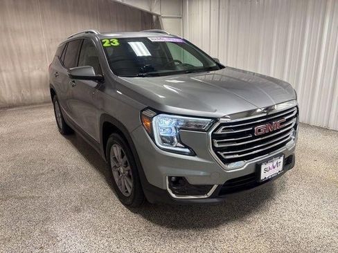 Used 2023 GMC Terrain SLT image 3