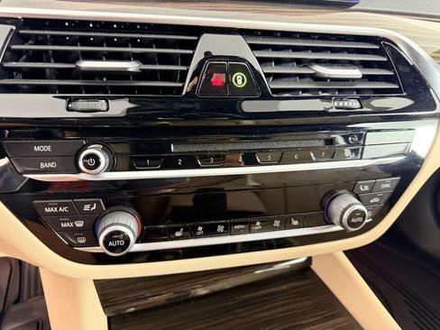 Used 2019 BMW 530i w/ Convenience Package RWD image 25