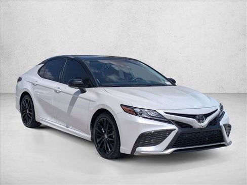 Used 2022 Toyota Camry XSE w/ Navigation Package FWD image 3