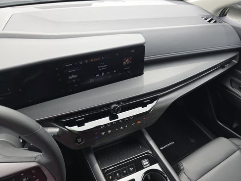 Used 2025 Nissan Murano SV AWD/4WD image 35
