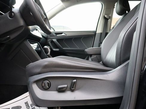 Used 2022 Volkswagen Tiguan SE image 37