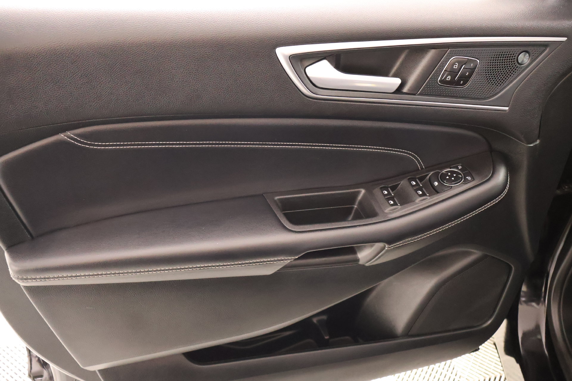Used 2024 Ford Edge Titanium AWD/4WD image 15
