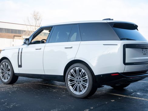 Used 2023 Land Rover Range Rover SE AWD/4WD image 4