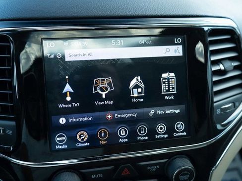 Used 2021 Jeep Grand Cherokee Limited image 22