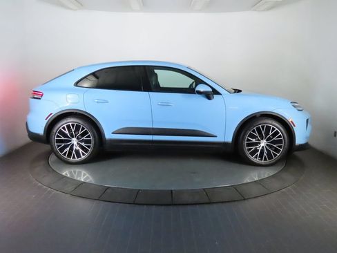 Used 2025 Porsche Macan 4 Electric w/ Premium Package AWD/4WD image 8
