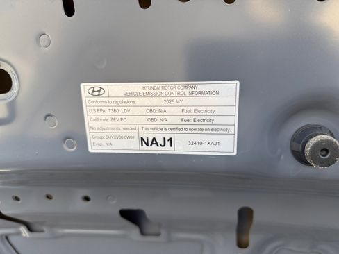 Used 2025 Hyundai Ioniq 5 SE RWD image 14