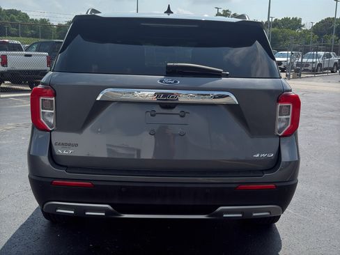 Used 2022 Ford Explorer XLT w/ Equipment Group 202A AWD/4WD image 7
