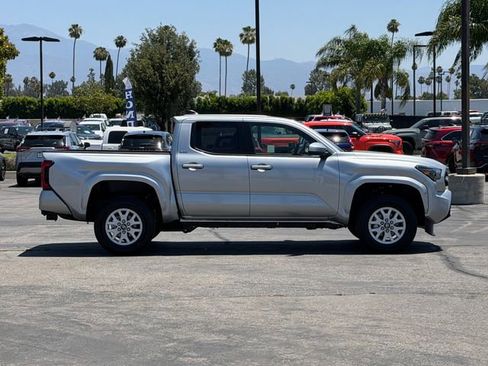 Used 2026 Toyota Tacoma SR5 AWD/4WD image 4