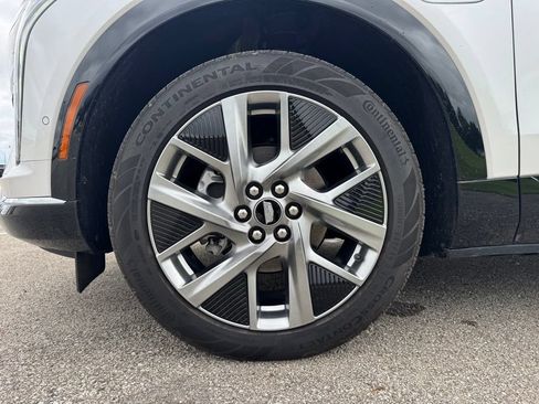 Certified 2025 Cadillac Optiq Luxury 2 w/ LPO, Floor Liner Package AWD/4WD image 15