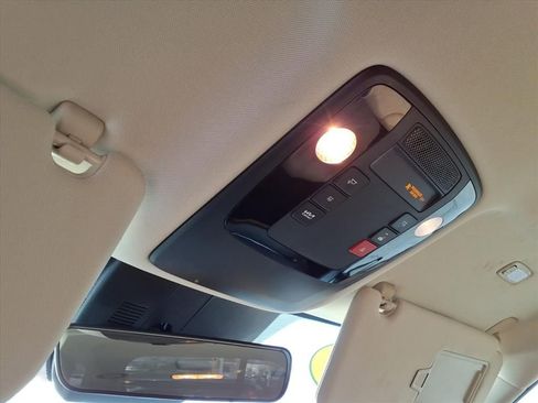 Used 2024 Kia Carnival EX image 29