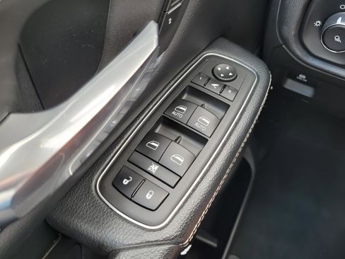 Used 2024 RAM 1500 Laramie image 34