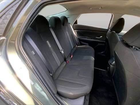 Used 2024 Hyundai Elantra SEL FWD image 18