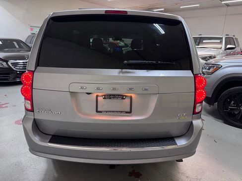Used 2019 Dodge Grand Caravan GT image 2