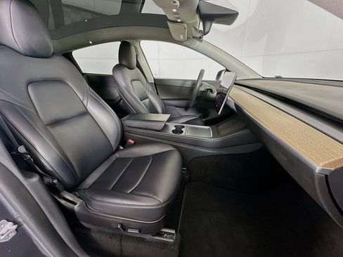 Used 2022 Tesla Model Y Long Range AWD/4WD image 33
