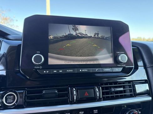 Used 2024 Nissan Pathfinder SV image 22