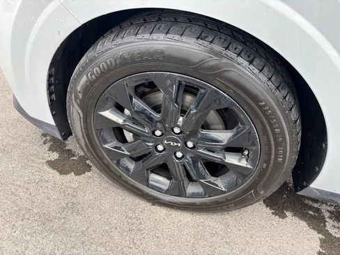 Certified 2024 Kia Carnival SX Prestige FWD image 6