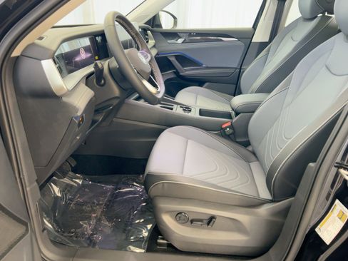 New 2026 Volkswagen Tiguan SE image 5