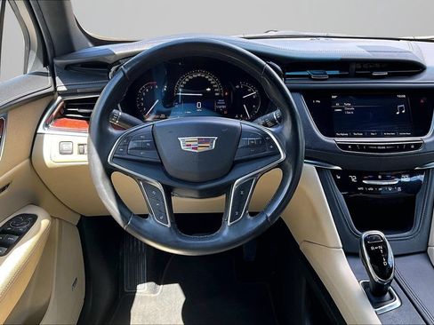 Used 2018 Cadillac XT5 Luxury w/ Driver Awareness Package AWD/4WD image 8