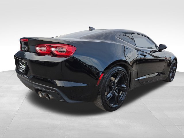 Used 2021 Chevrolet Camaro LT RWD image 12