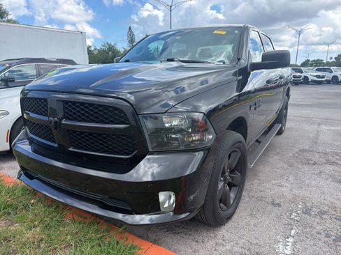 Used 2018 RAM 1500 Express w/ Express Value Package AWD/4WD image 3