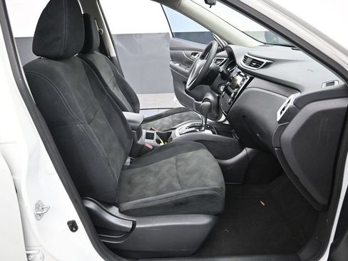 Used 2016 Nissan Rogue S w/ S Family Package FWD image 12