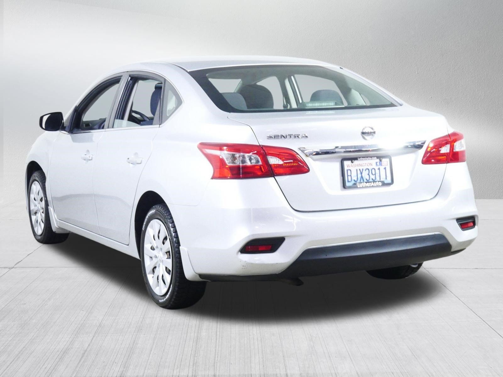 Used 2017 Nissan Sentra S FWD image 5