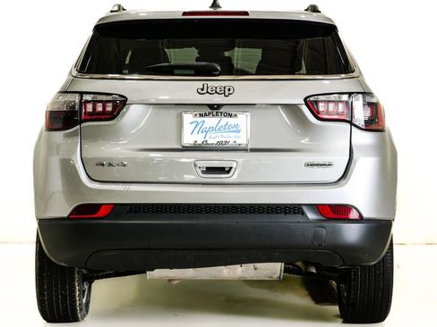 Used 2022 Jeep Compass Latitude w/ Sun and Sound Group AWD/4WD image 7