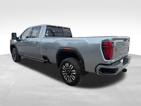 Used 2024 GMC Sierra 2500 Denali Ultimate AWD/4WD image 3
