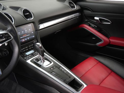 Used 2021 Porsche 718 Cayman RWD image 27