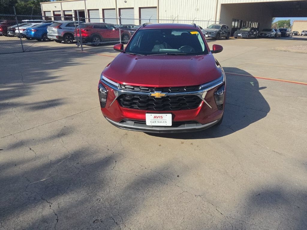 Used 2025 Chevrolet Trax LT w/ LT Convenience Package FWD image 5