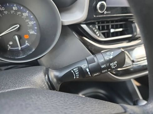 Used 2021 Toyota C-HR LE FWD image 21