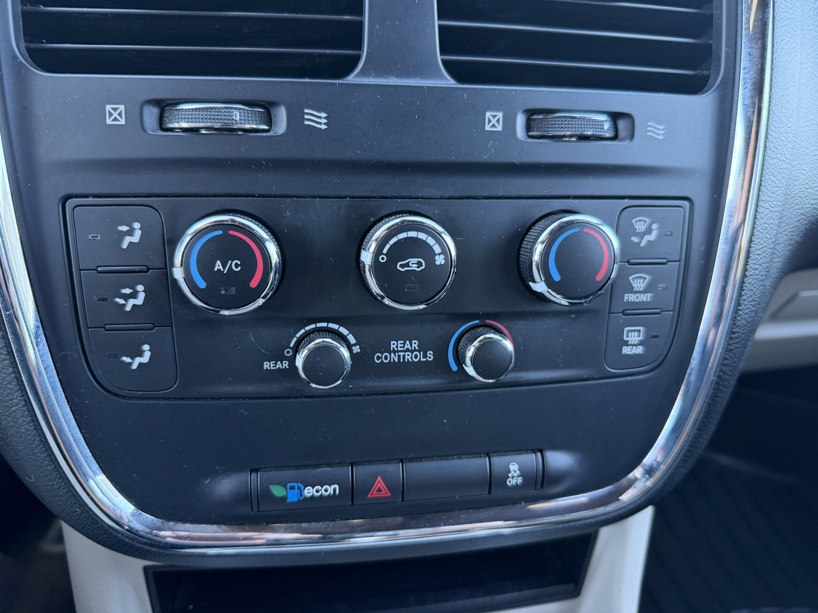 Used 2019 Dodge Grand Caravan SXT FWD image 24