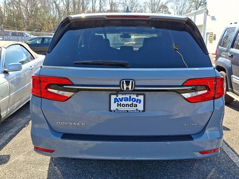 Used 2023 Honda Odyssey Elite image 5